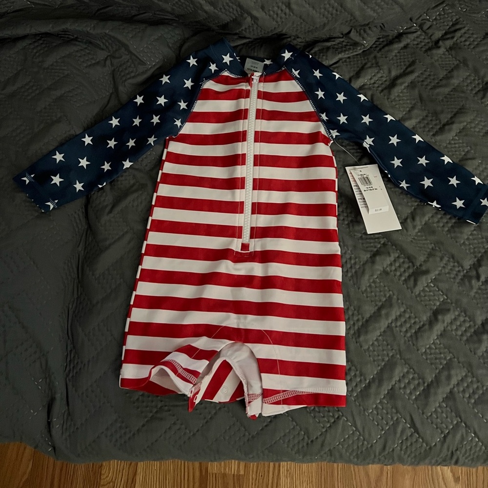 NWT old navy rash guard 12-18 mo